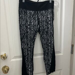 Nike Black and White Abstract Print Capri Leggings